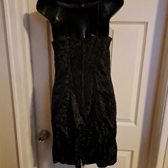 All that jazzy two Piece Dress and jacket outer material is lace. - Picture 3 of 10